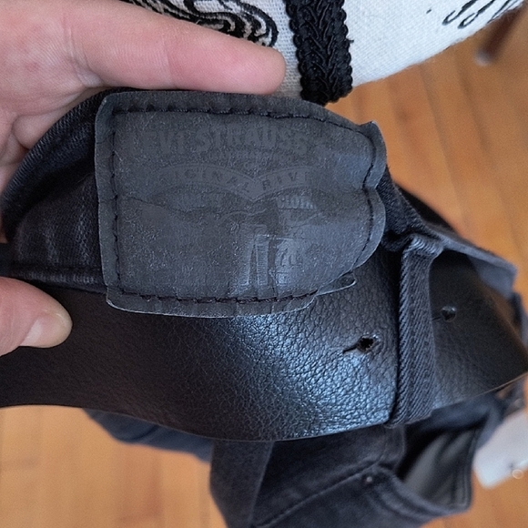 Levi's Women's Black Denim Jeans. Size 33. Great Condition. - Picture 3 of 7